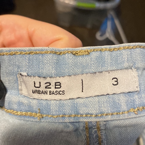 Jeans shorts with rose - Picture 3 of 3